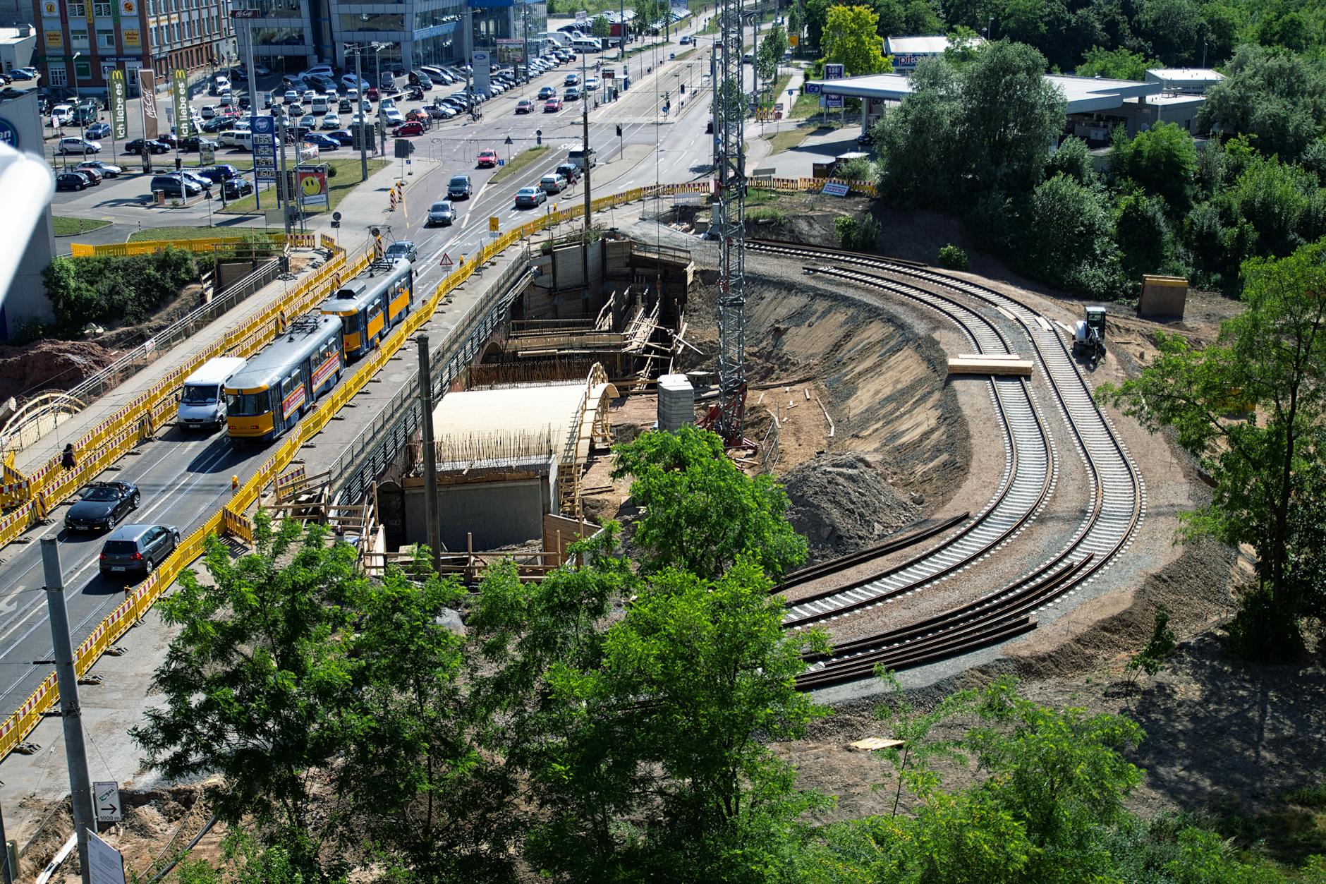 Mapa infrastruktury Świdwina z zaznaczonymi sklepami, restauracjami i innymi usługami